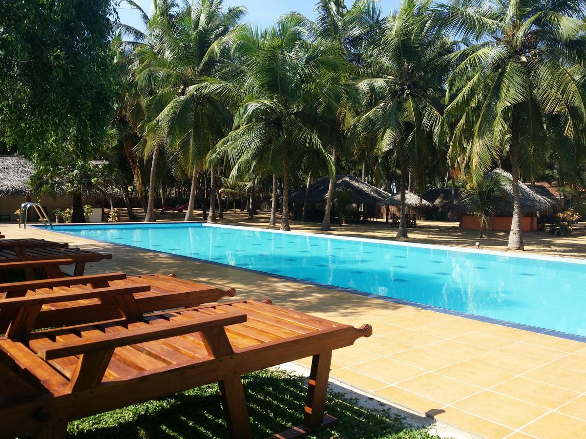 Roshanne Beach Resort Калпітія Екстер'єр фото