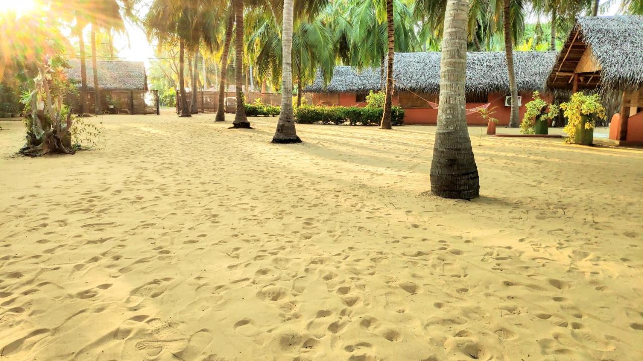 Roshanne Beach Resort Калпітія Екстер'єр фото