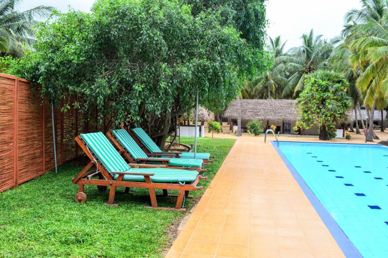 Roshanne Beach Resort Калпітія Екстер'єр фото