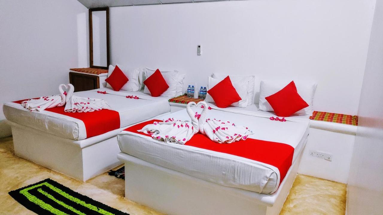 Roshanne Beach Resort Калпітія Екстер'єр фото