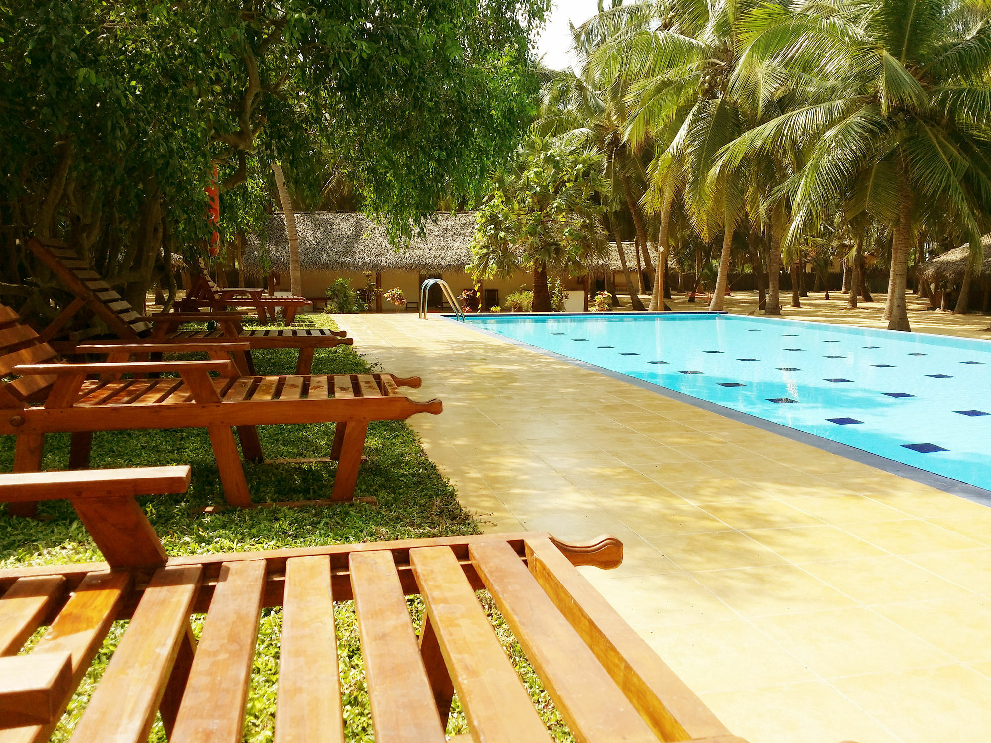 Roshanne Beach Resort Калпітія Екстер'єр фото